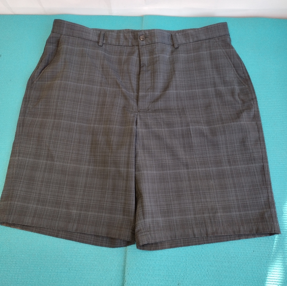 Kirkland Men's Plaid Flat Front Stretch Shorts Black Blue Size 40